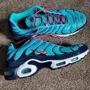 Nike Air Max Plus shoes sz 11.5